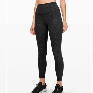 Align 25” Folk Floral Emboss Black